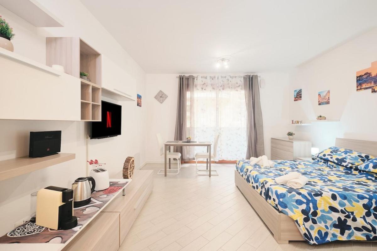 Appartamento New - Metro Jonio - La Dolce Con Garage E Piscina Roma